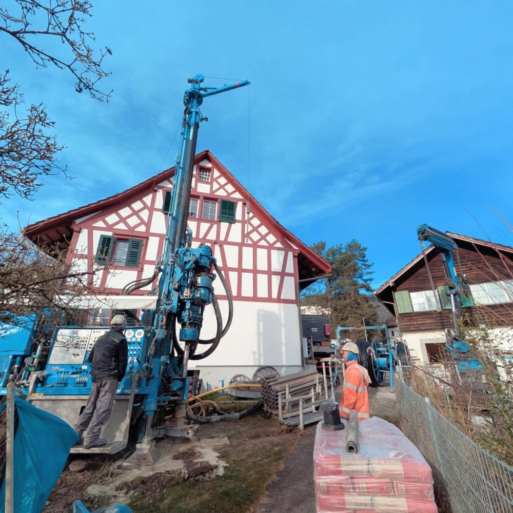 2025 / EFH Erlenstrasse, Adliswil
Kunde: Stadt Zürich / Arbeit: Planung und Ausführung der Heizungssanierung (Sole/Wasser-WP, inkl. Bohrung)