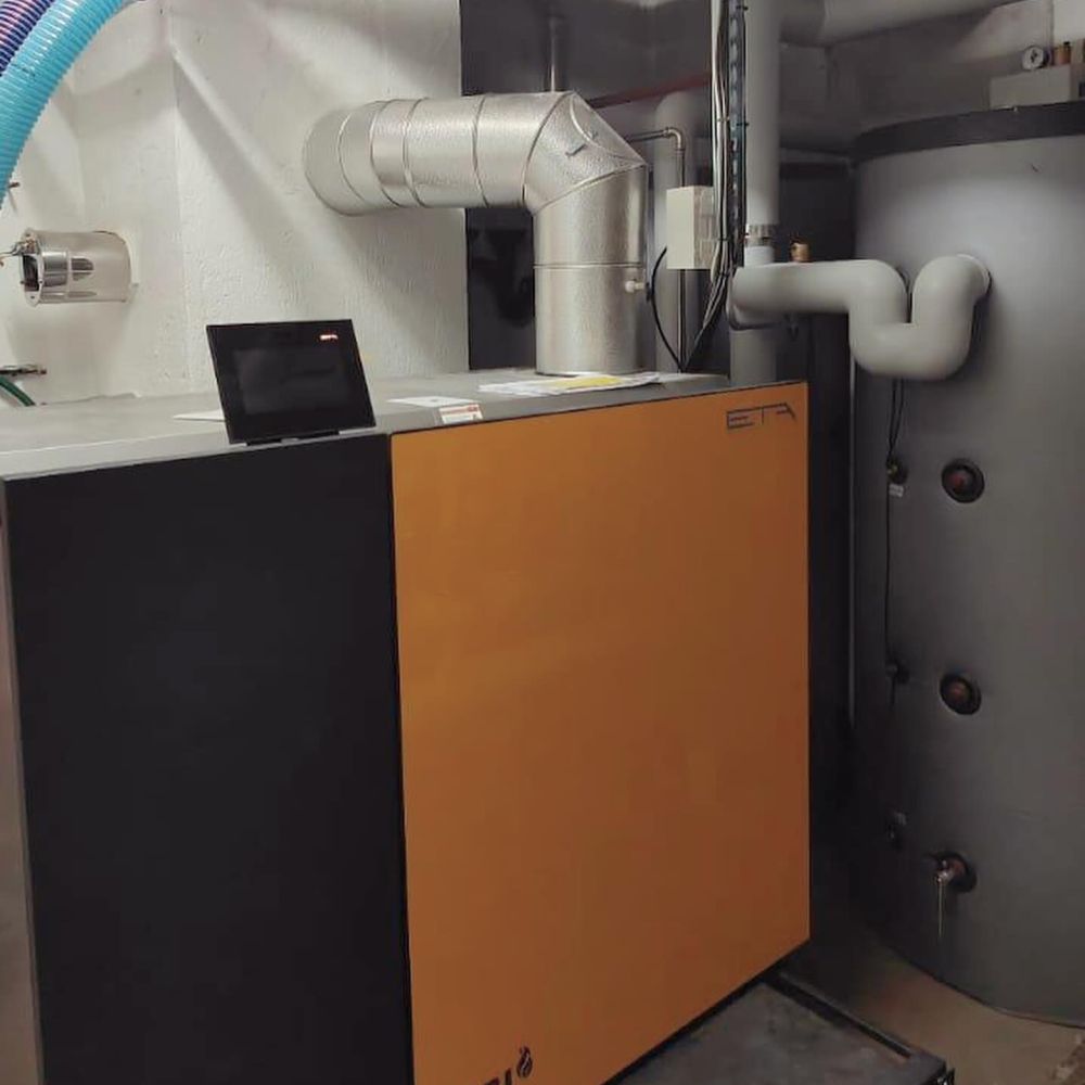 2024 / Wohn- und Gewerbehaus, Langnau a.A.
Kunde: STWEG
Arbeit: Planung und Ausführung der Heizungssanierung (Pellets, inkl. Lagerung+WW)