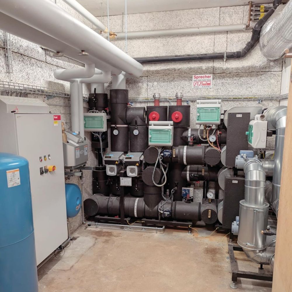 Objekt: Verbund Lindenbachstrasse, Zürich
Kunde: energie360/Stadt Zürich / Arbeit: Installation Wärmeverbund (Fernwärme)